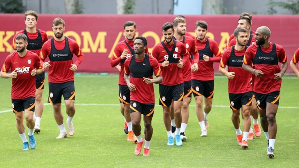 Galatasaray günü çift idmanla geçirdi